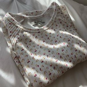 American eagle flower short sleeve ribbed crop top